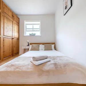 Stansted Airport & Bishops Stortford Town Centre Professional Bishop's Stortford